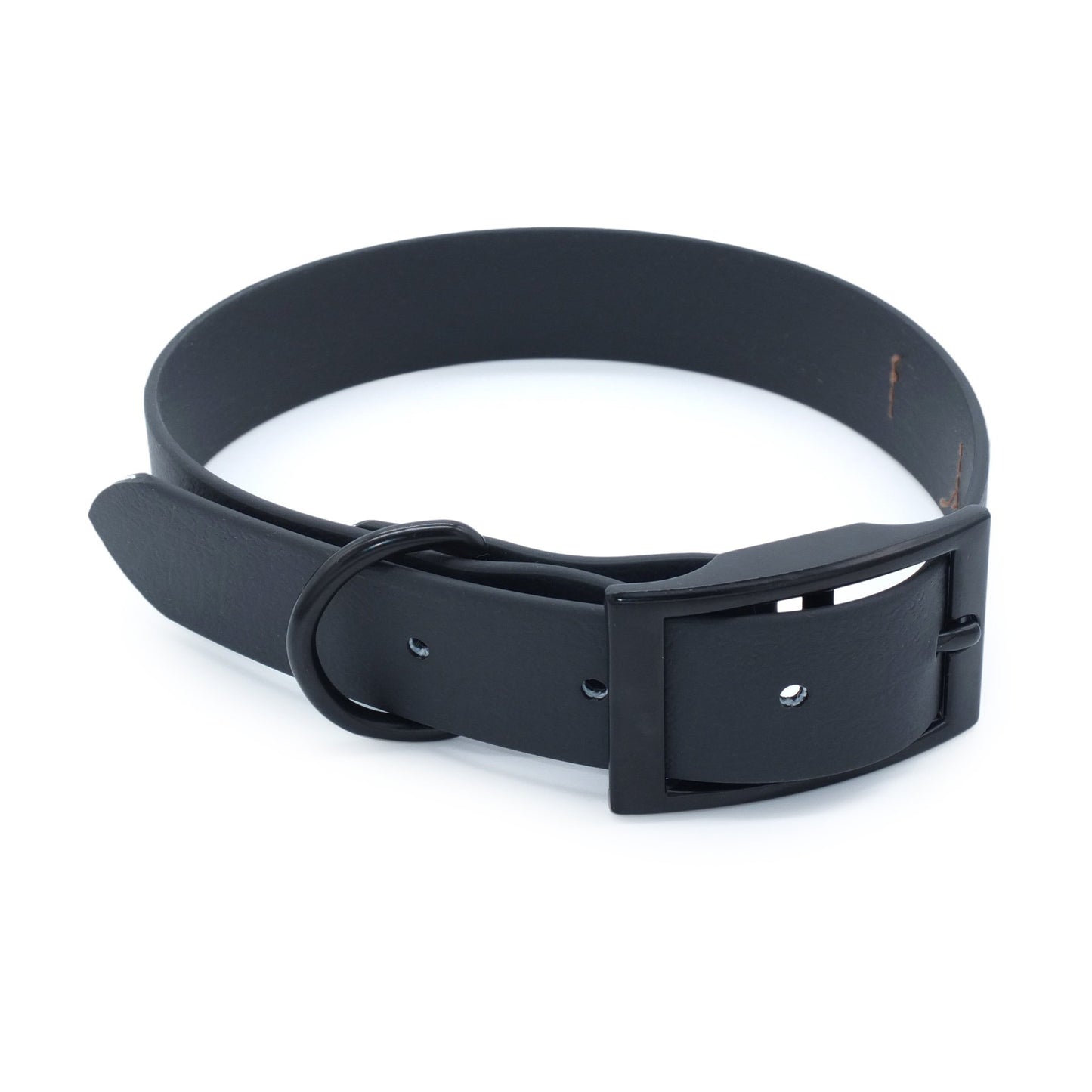 Furfellows Biothane Hundehalsband in schwarz mit schwarzer Schnalle. Handgemachte Hundeaccessoires, Hundeleinen & Halsbänder für Hunde aus Biothane