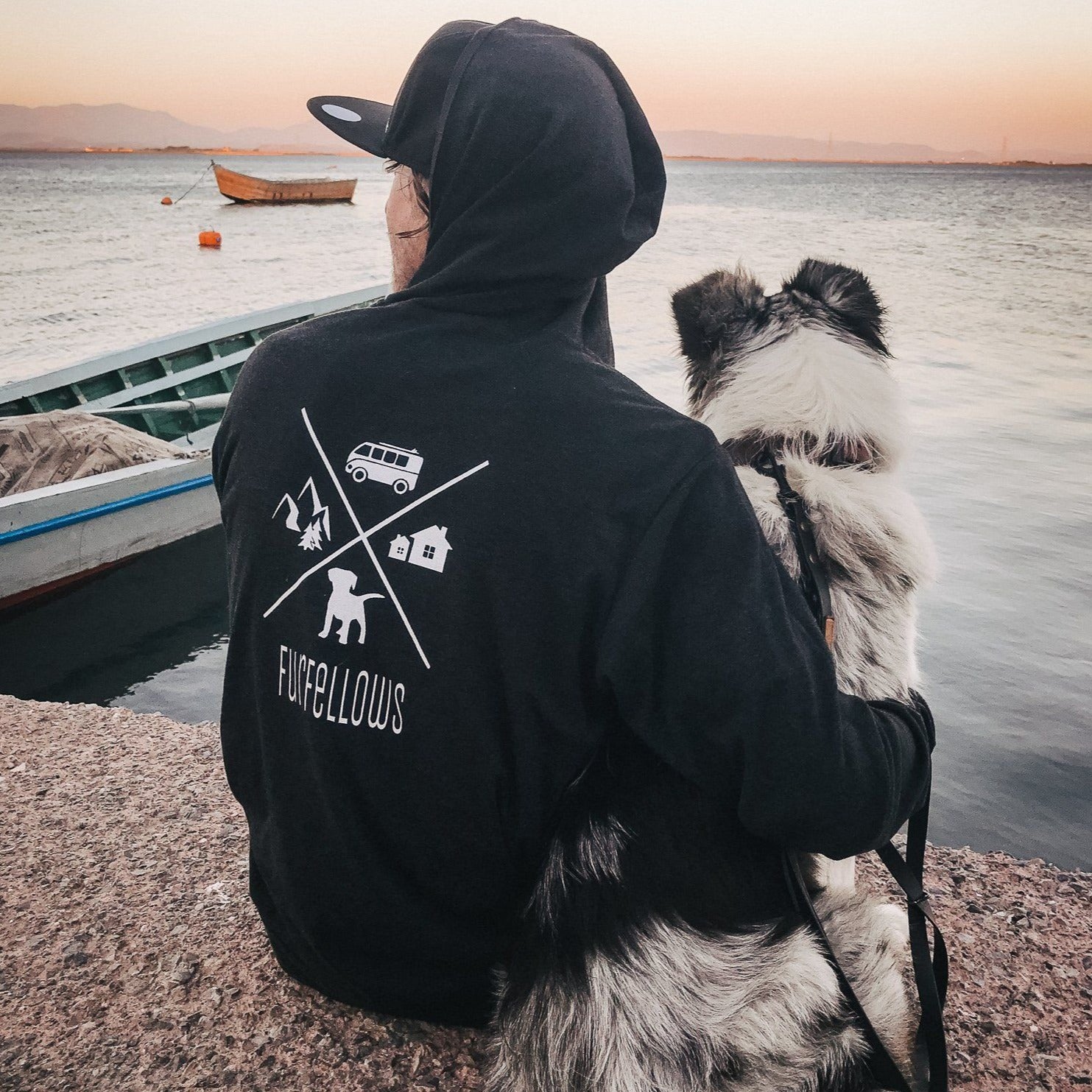 Furfellows Hoody mit Zip unisex Ziphoody leichter Kaputzenpullover Imagebild am Hafen