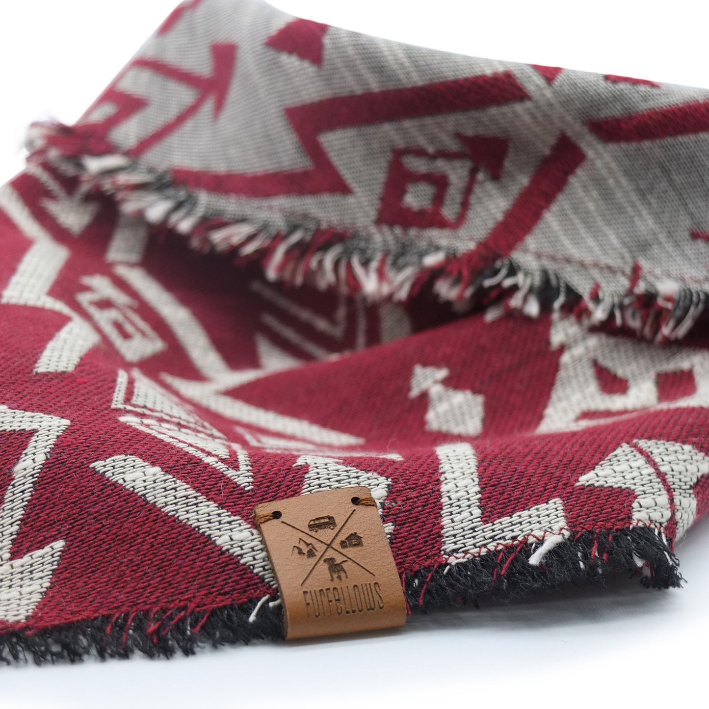 bandana von furfellows, handgemachtes halstuch für hunde und haarband für die halterin